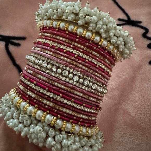 Pakistani bangles shocking pink with Gajra bangles - Picture 3 of 3